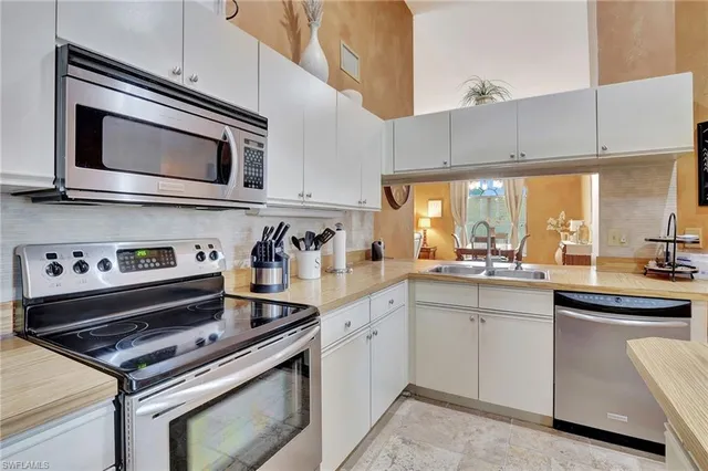 $3,700 | 2103 Tama Circle, Unit 202, Naples, FL 34112