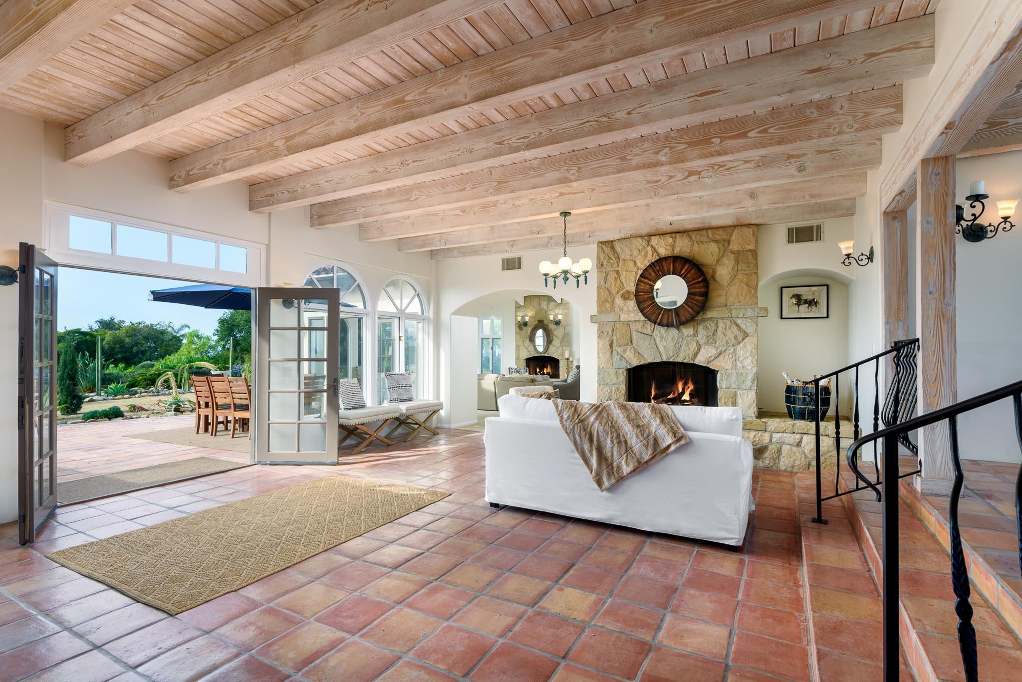 7350 Shepard Mesa Road Carpinteria, CA 93013 - Photo 8 of 33 Sitting area