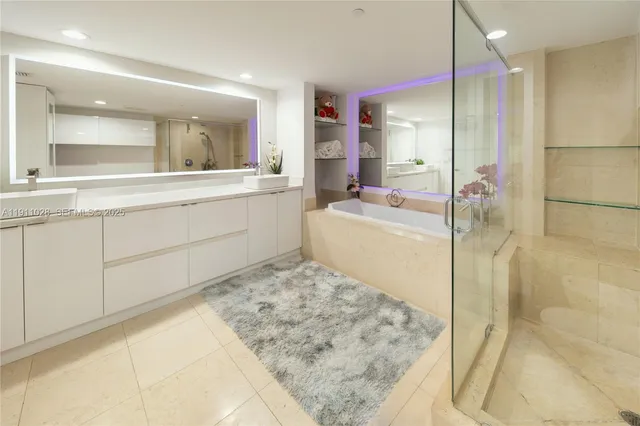 $5,600 | 465 Brickell Avenue, Unit 4705, Miami, FL 33131