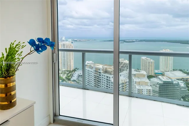 $5,600 | 465 Brickell Avenue, Unit 4705, Miami, FL 33131