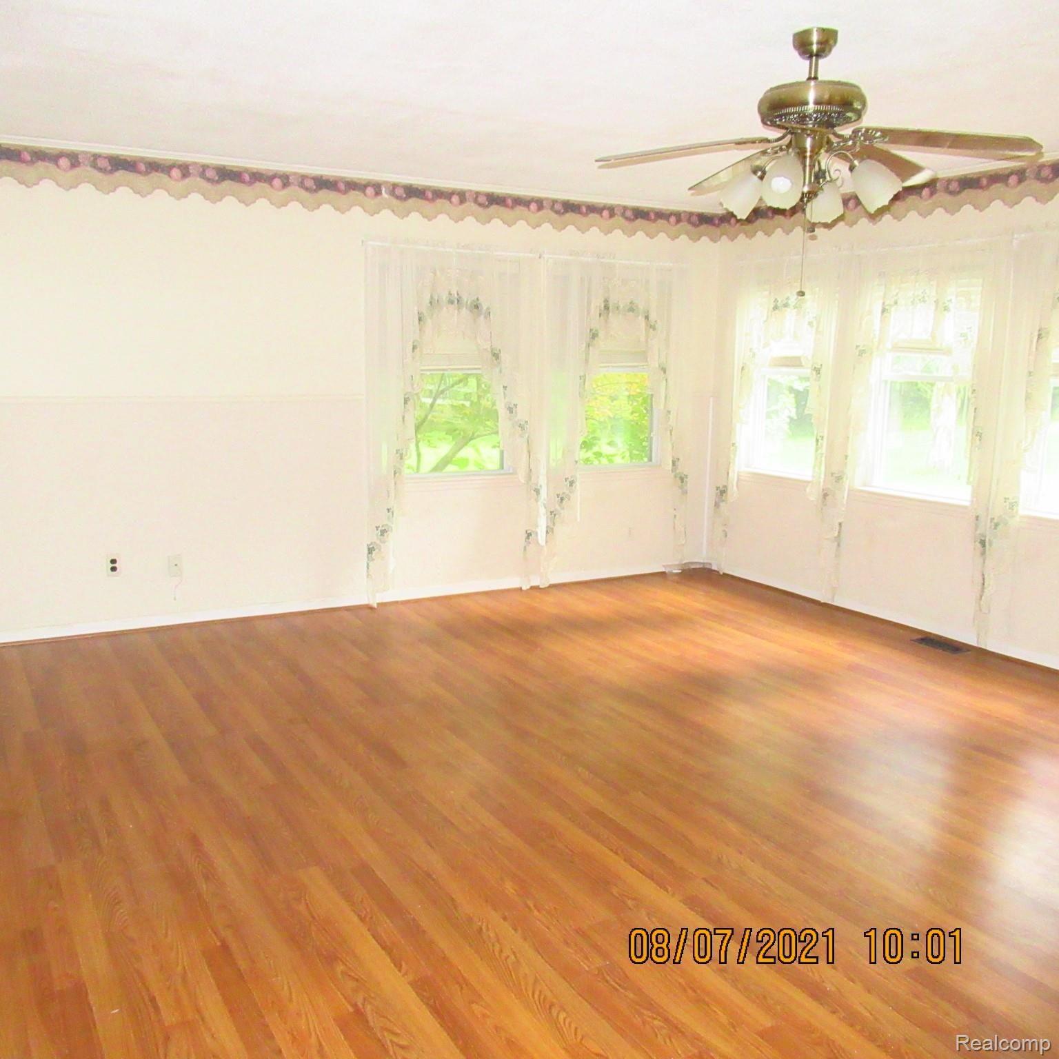 27421 Bell Road New Boston, MI 48164 - Photo 14 of 40 IMG_7879.JPG