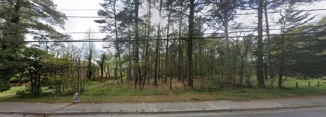 a view of a yard with a barn in the background