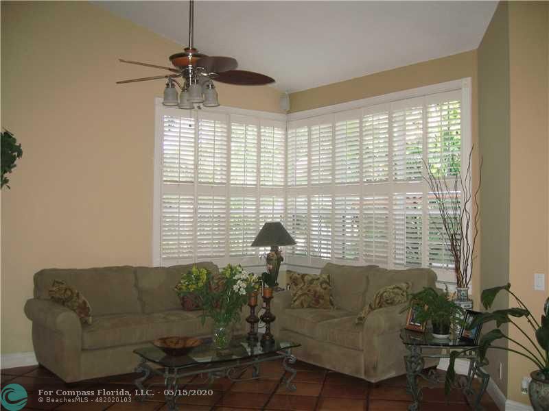 1207 Bayview Circle Weston, FL 33326 - Photo 3 of 15 Family/Great Room