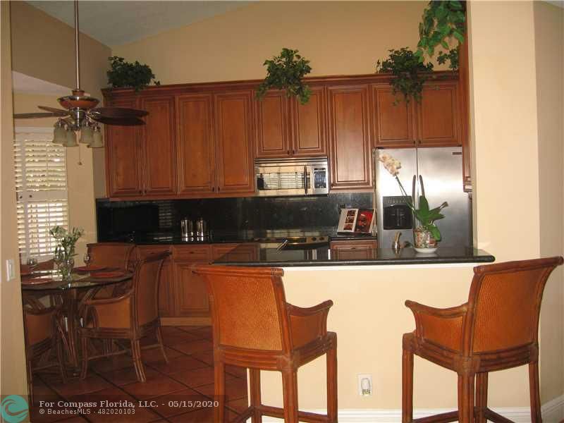 1207 Bayview Circle Weston, FL 33326 - Photo 4 of 15 Kitchen