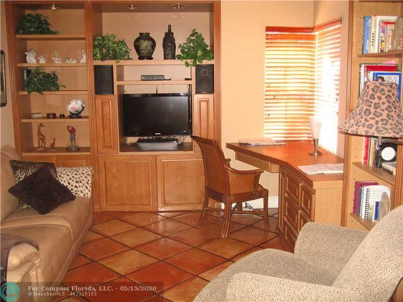 1207 Bayview Circle Weston, FL 33326 - Photo 6 of 15 Den/Family/Great Room