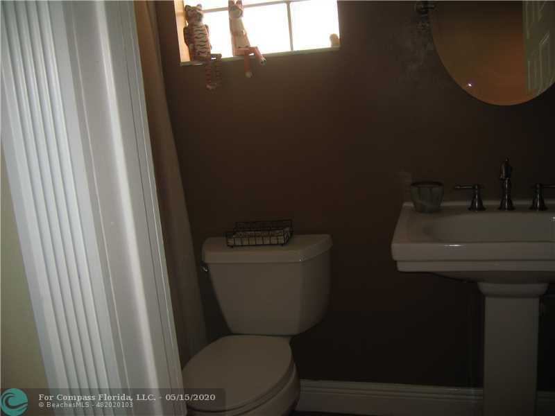 1207 Bayview Circle Weston, FL 33326 - Photo 7 of 15 Bathroom