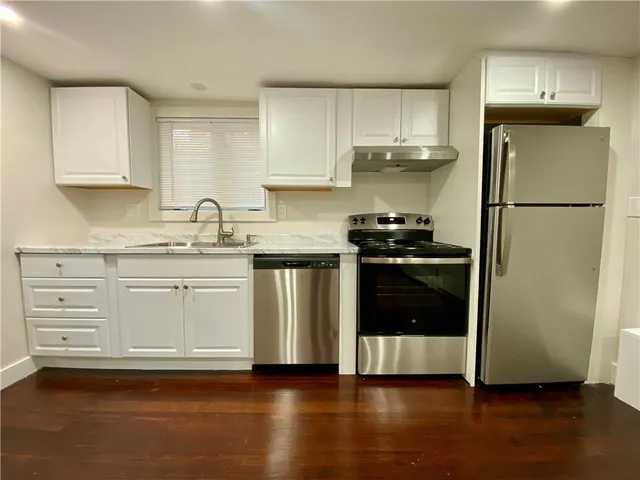 $3,000 | 14 South Baptist Street, Newport, RI 02840