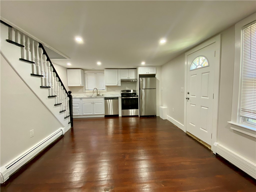 14 South Baptist Street Newport, RI 02840 - Photo 2 of 19