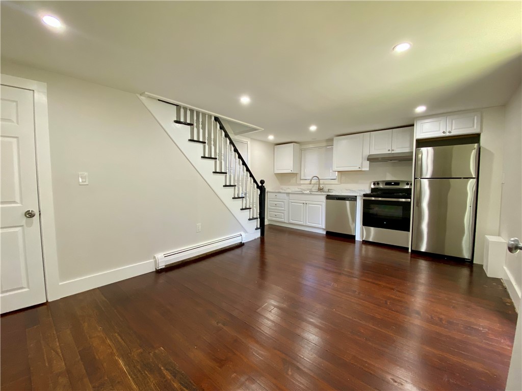 14 South Baptist Street Newport, RI 02840 - Photo 3 of 19