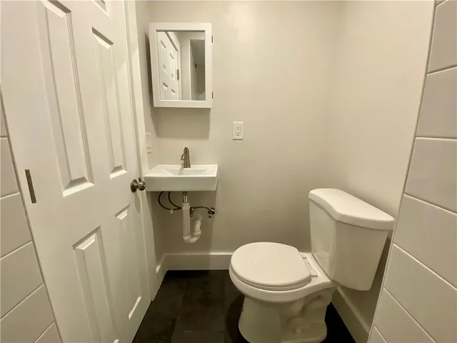 $3,000 | 14 South Baptist Street, Newport, RI 02840