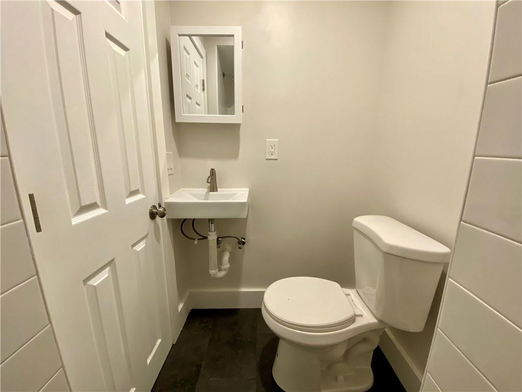 14 South Baptist Street Newport, RI 02840 - Photo 6 of 19