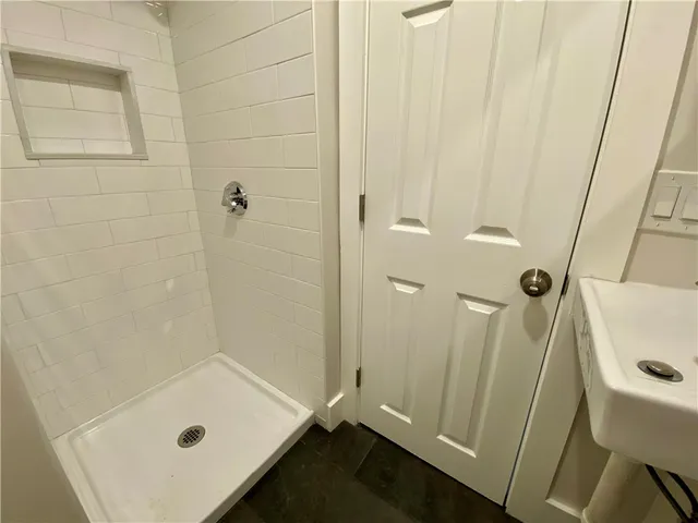 $3,000 | 14 South Baptist Street, Newport, RI 02840