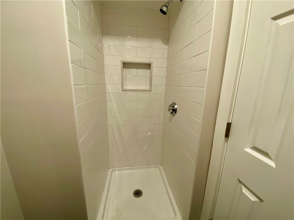 14 South Baptist Street Newport, RI 02840 - Photo 8 of 19