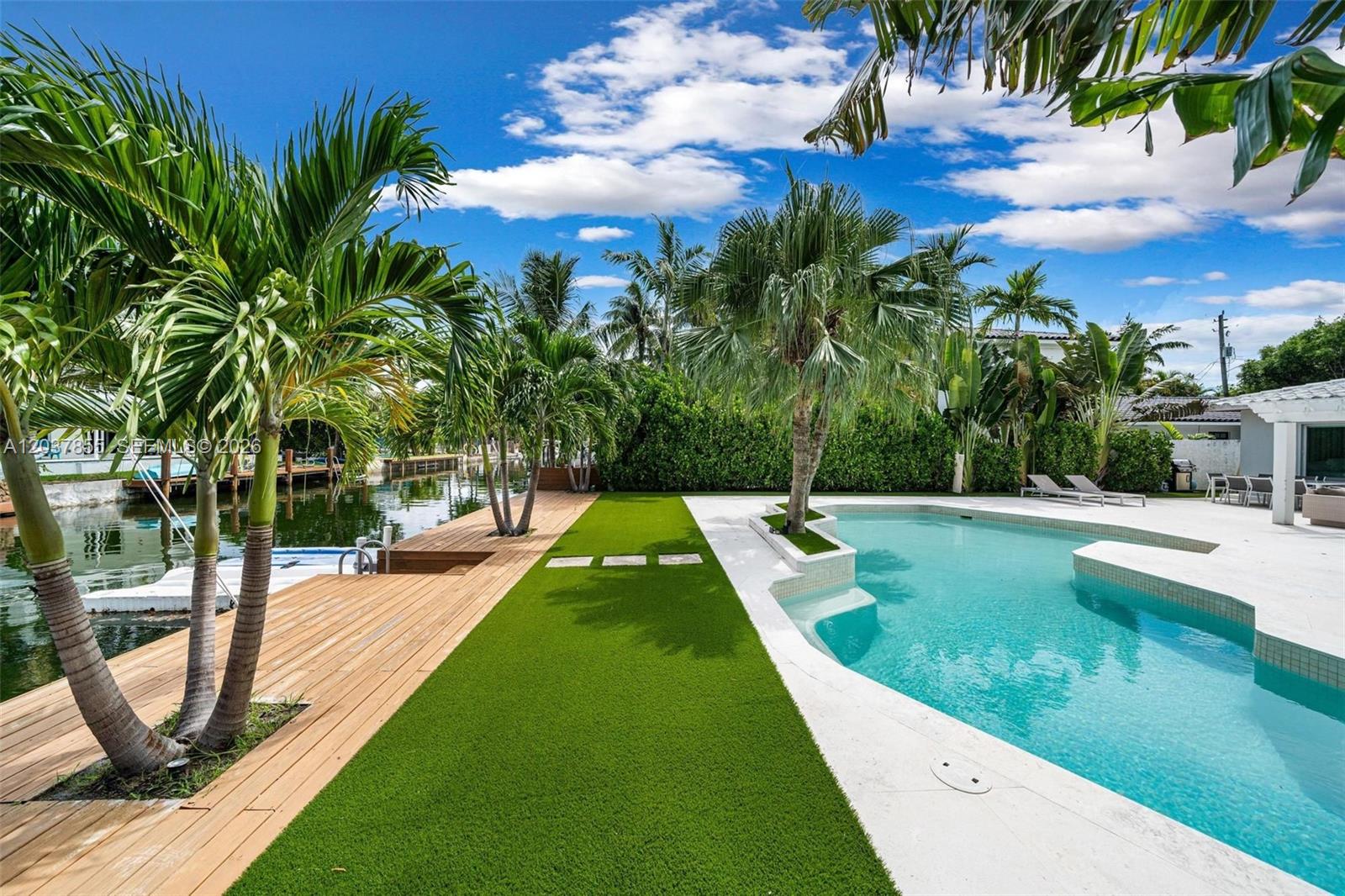 1835 Daytonia Road Miami Beach, FL 33141 - Photo 16 of 21