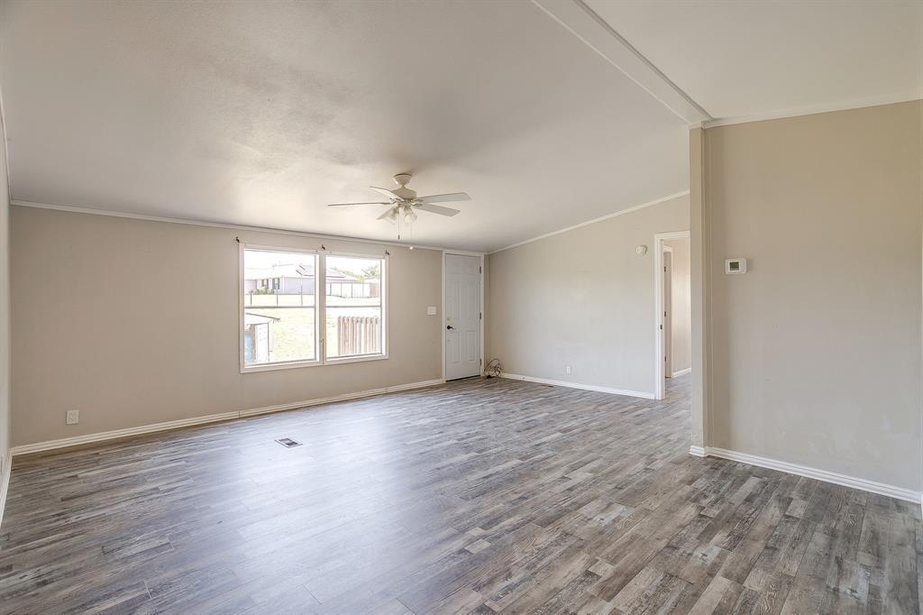 178 Valley Lake Lane Springtown, TX 76082 - Photo 12 of 33