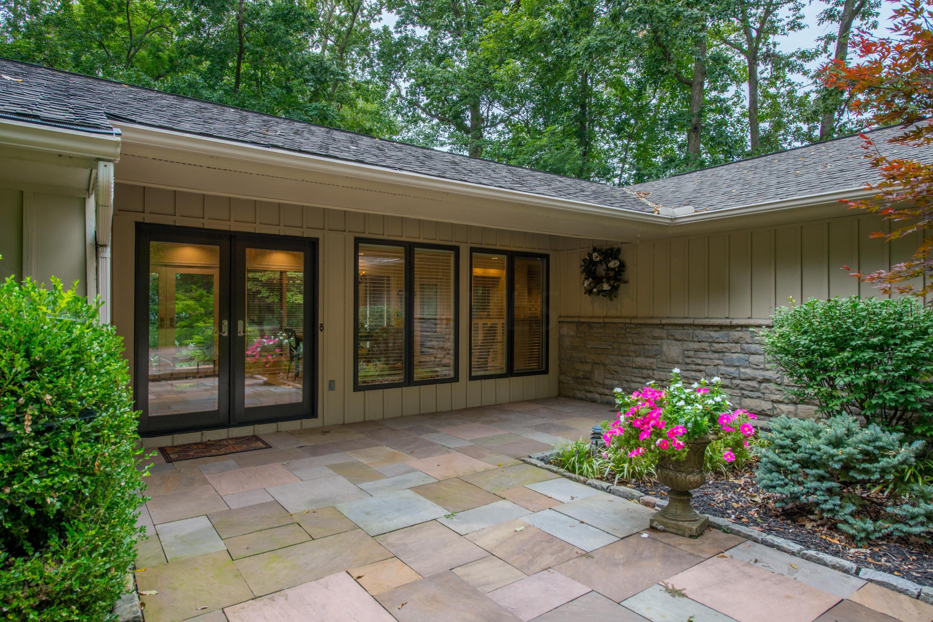 3040 Oakridge Road Columbus, OH 43221 - Photo 2 of 83