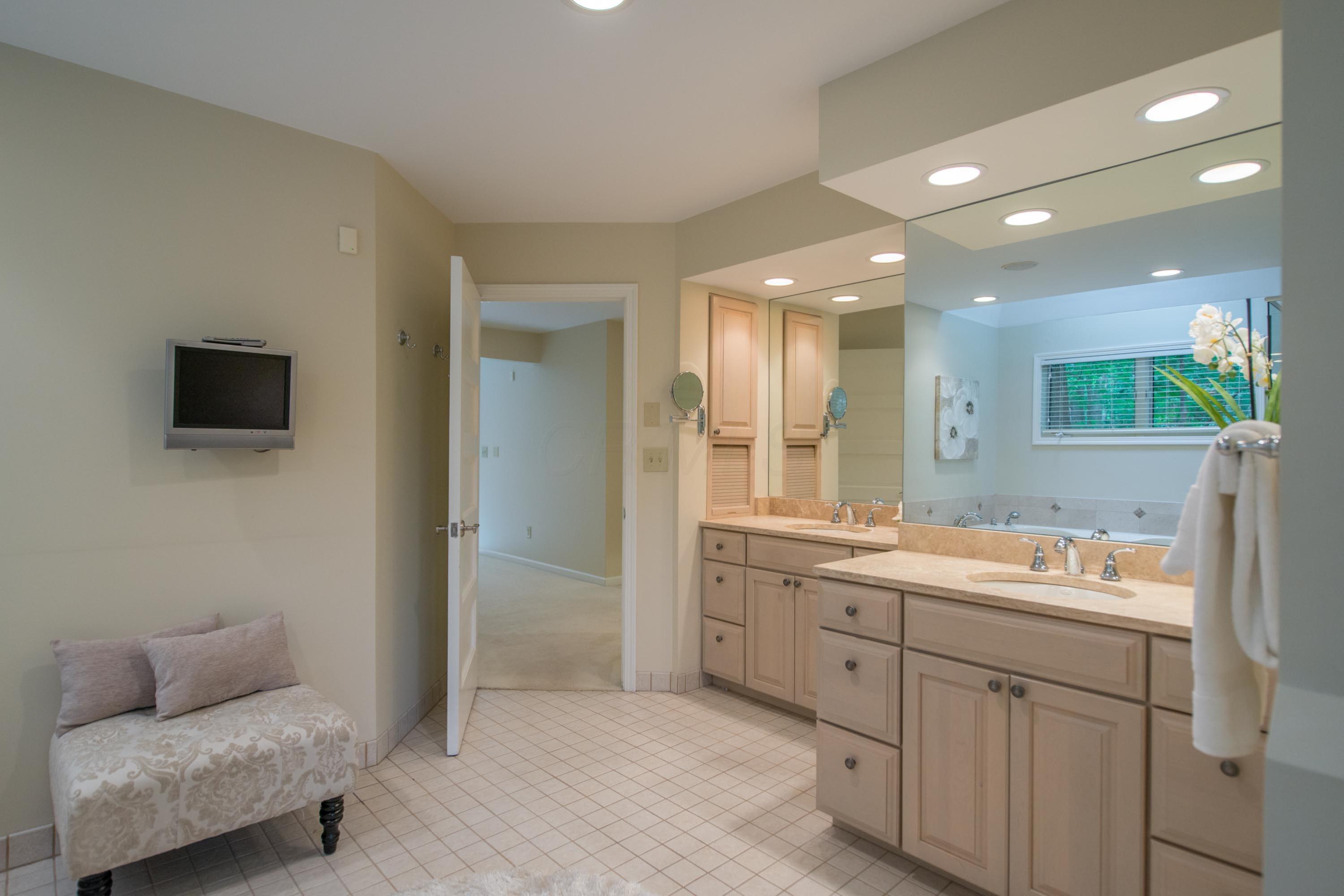 3040 Oakridge Road Columbus, OH 43221 - Photo 43 of 83