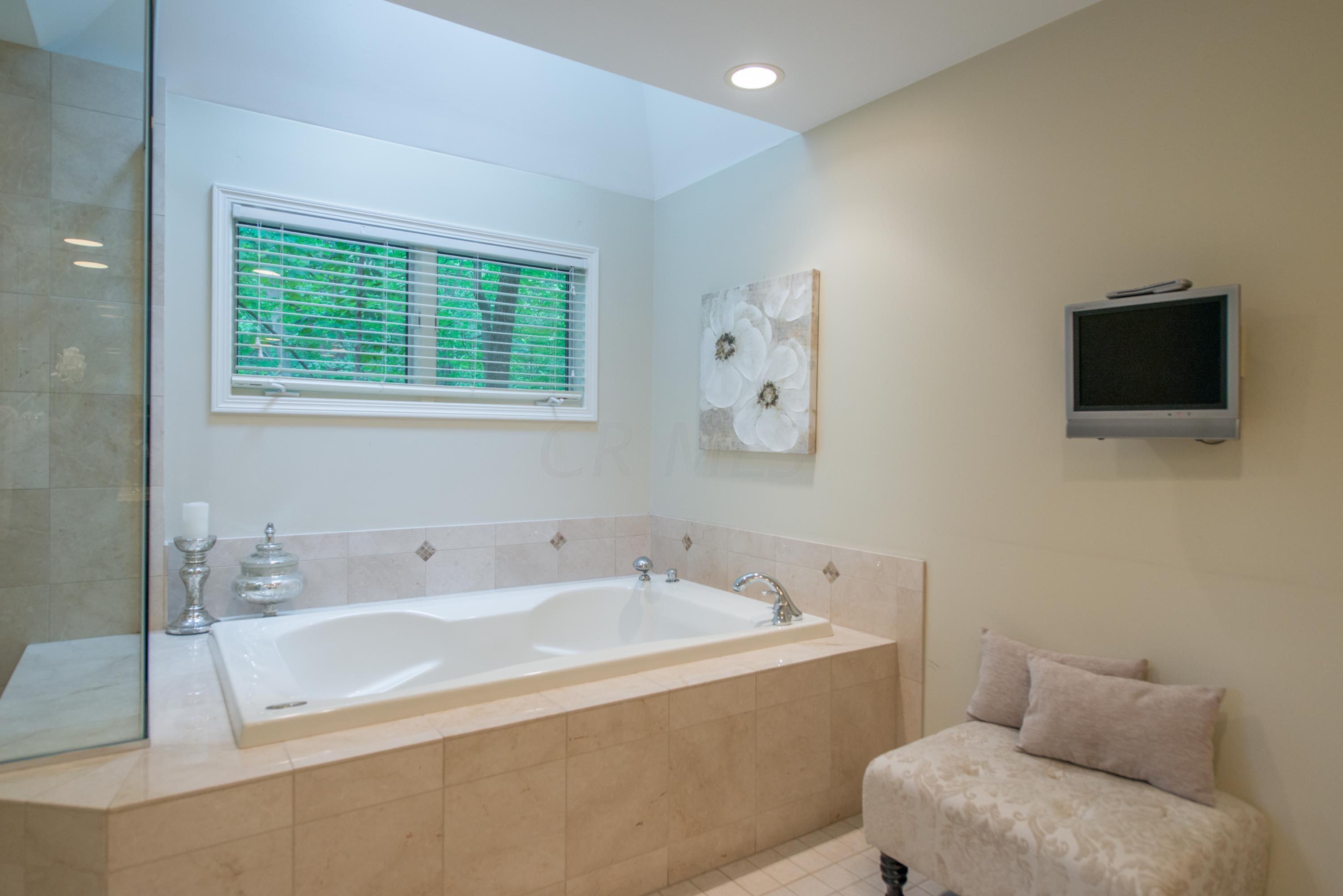 3040 Oakridge Road Columbus, OH 43221 - Photo 46 of 83