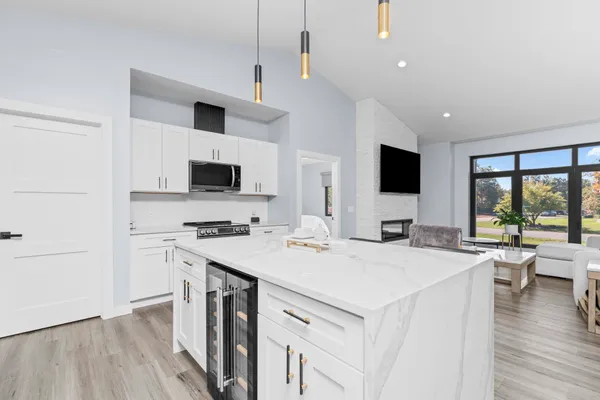 $640,000 | 383 Oakbrook Drive, Wisconsin Dells, WI 53965