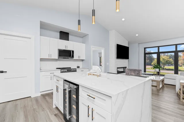 $675,000 | 383 Oakbrook Drive, Wisconsin Dells, WI 53965