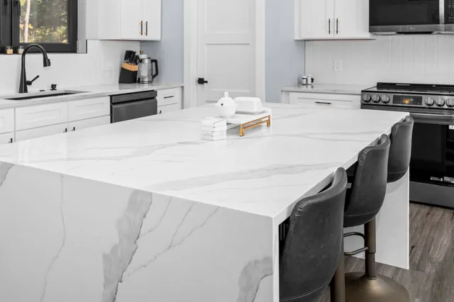 $675,000 | 383 Oakbrook Drive, Wisconsin Dells, WI 53965