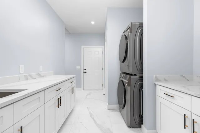 $675,000 | 383 Oakbrook Drive, Wisconsin Dells, WI 53965