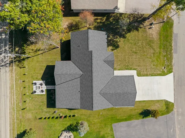 $675,000 | 383 Oakbrook Drive, Wisconsin Dells, WI 53965