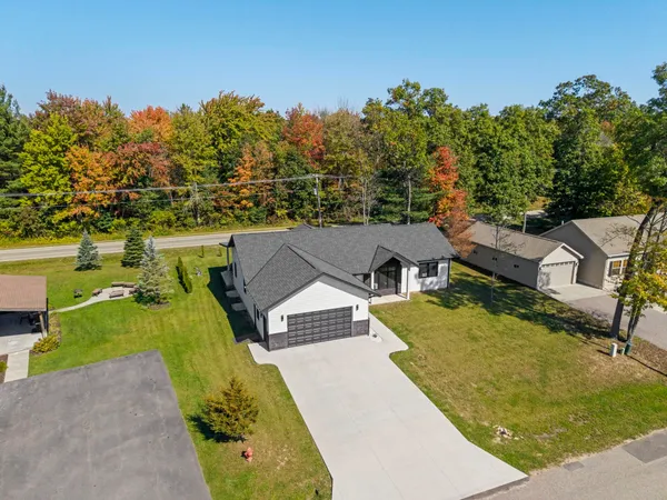 $640,000 | 383 Oakbrook Drive, Wisconsin Dells, WI 53965