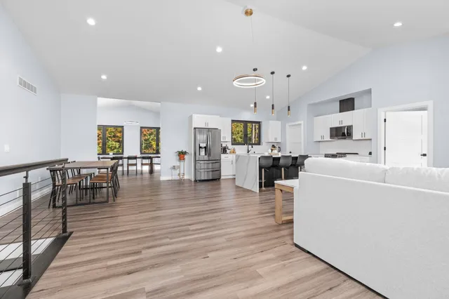 $675,000 | 383 Oakbrook Drive, Wisconsin Dells, WI 53965