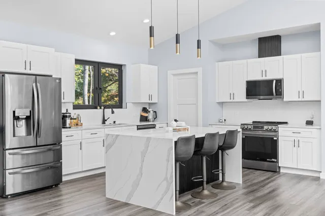 $675,000 | 383 Oakbrook Drive, Wisconsin Dells, WI 53965