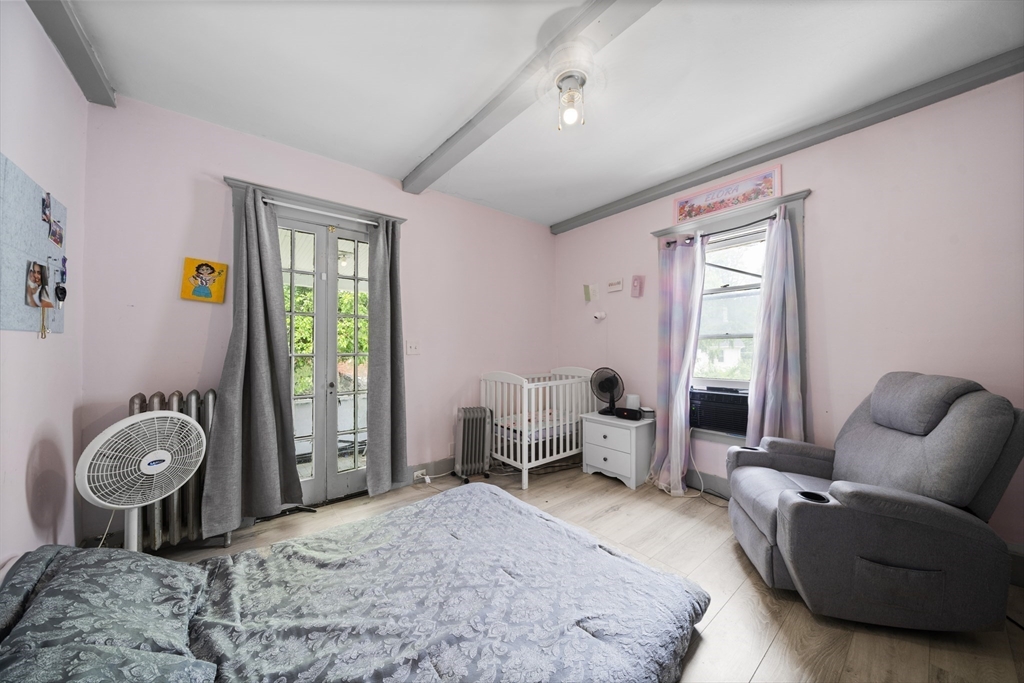363 White Street Springfield, MA 01108 - Photo 17 of 35