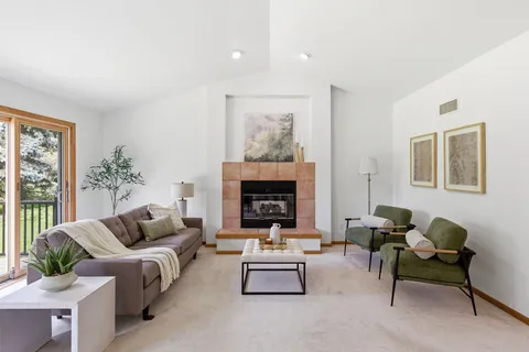$500,000 | 9 Boothbay Circle, Madison, WI 53717