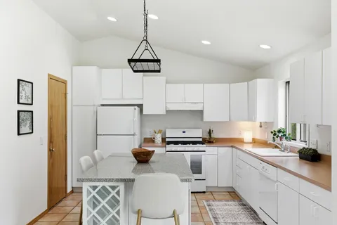 $500,000 | 9 Boothbay Circle, Madison, WI 53717