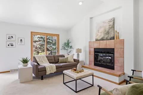 $500,000 | 9 Boothbay Circle, Madison, WI 53717