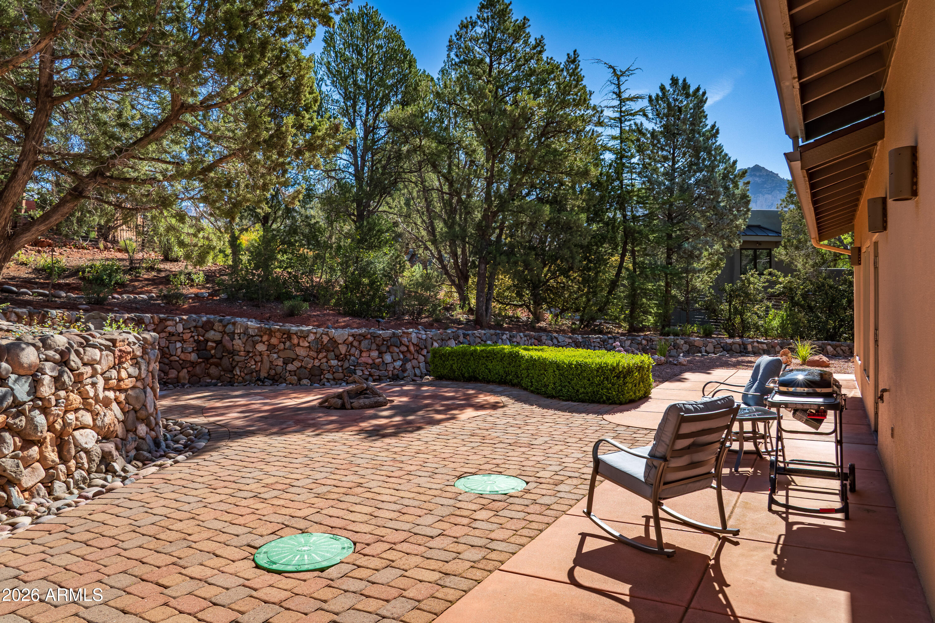 190 Morgan Road Sedona, AZ 86336 - Photo 19 of 51 a view of a chairs and table in backyard