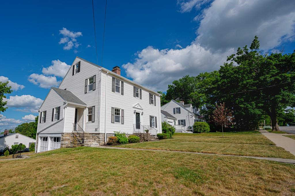 252 Beverly Road Worcester, MA 01605 - Photo 2 of 26
