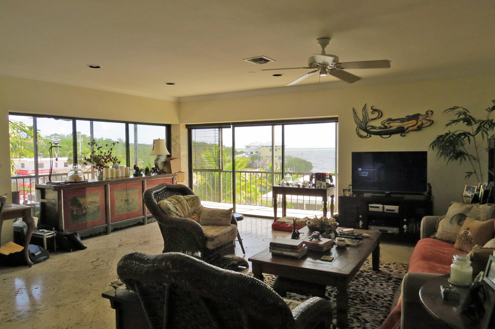 28 South Exuma Road Key Largo, FL 33037 - Photo 12 of 50 Living Room