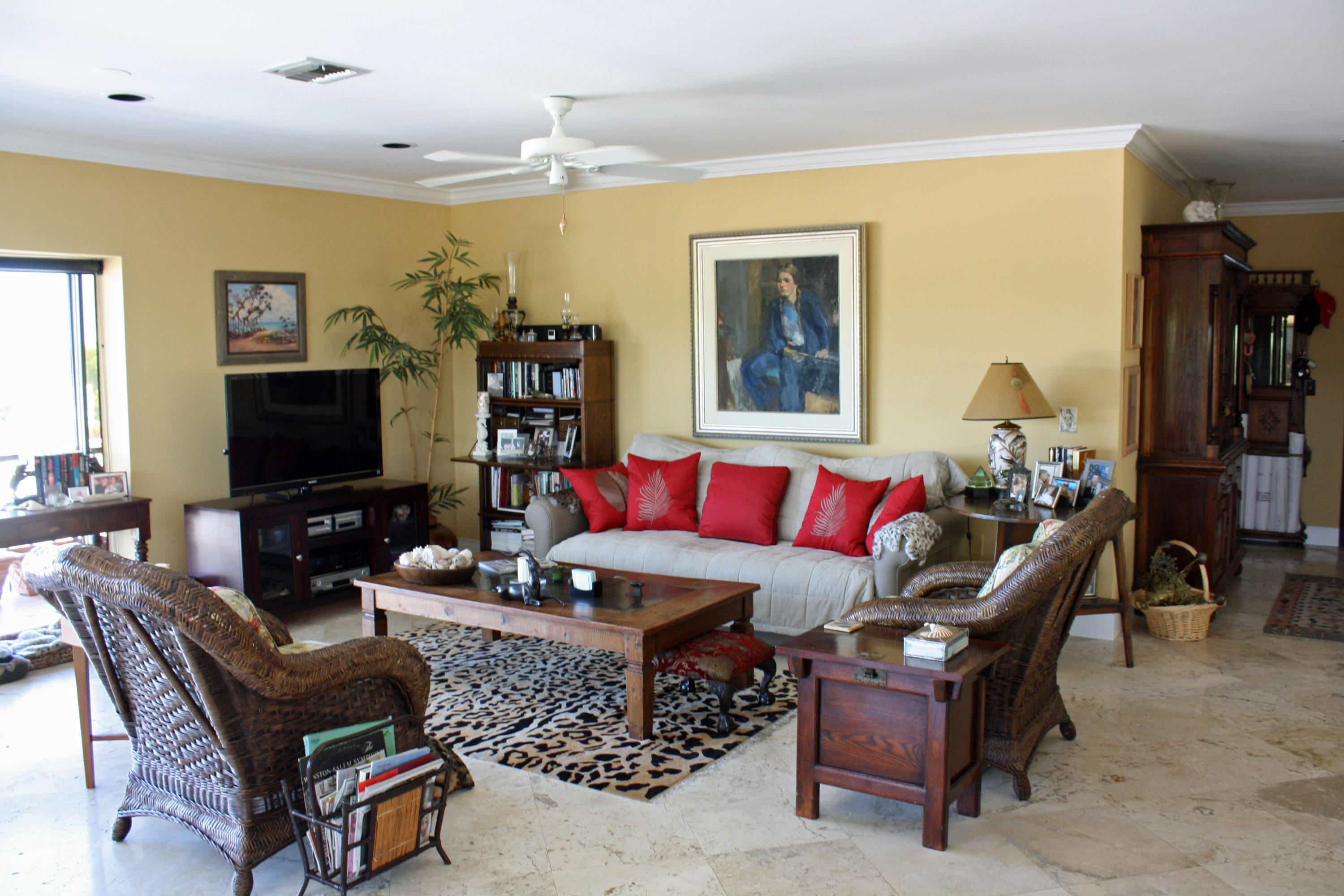 28 South Exuma Road Key Largo, FL 33037 - Photo 10 of 50 Living Room