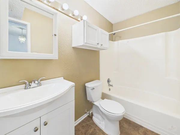 $1,200 | 910 Duncan Lane, Unit 26, Austin, TX 78705