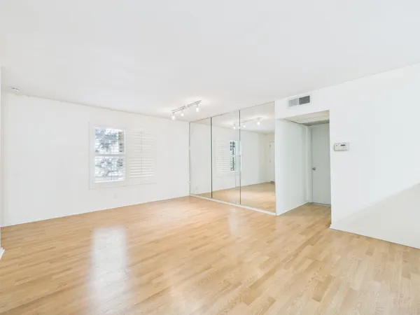 $1,200 | 910 Duncan Lane, Unit 26, Austin, TX 78705