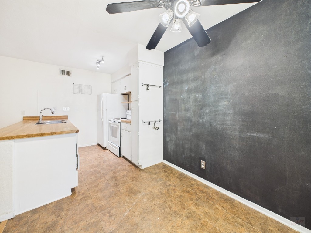 910 Duncan Lane, Unit 26 Austin, TX 78705 - Photo 16 of 31 a view of a hallway with closet and a chandelier fan