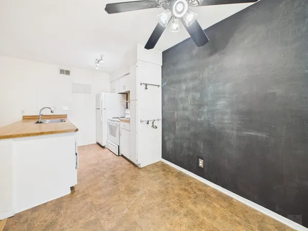 $1,200 | 910 Duncan Lane, Unit 26, Austin, TX 78705