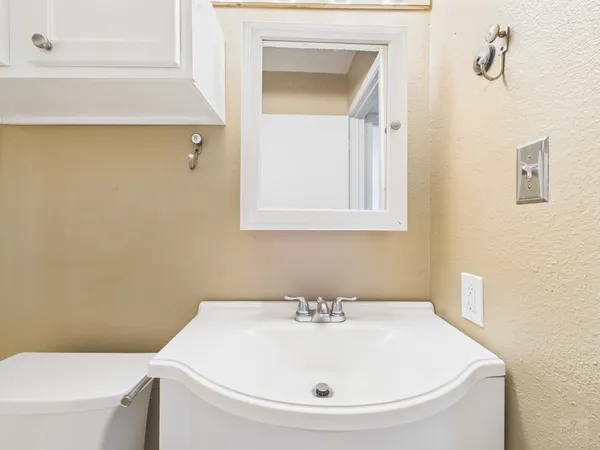 $1,200 | 910 Duncan Lane, Unit 26, Austin, TX 78705