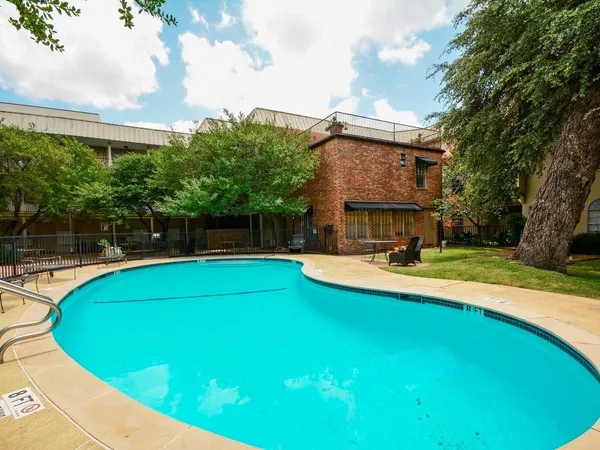 $1,200 | 910 Duncan Lane, Unit 26, Austin, TX 78705