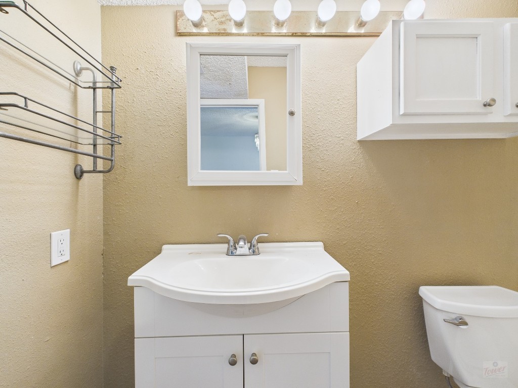 910 Duncan Lane, Unit 26 Austin, TX 78705 - Photo 10 of 31 a bathroom with a sink and a toilet
