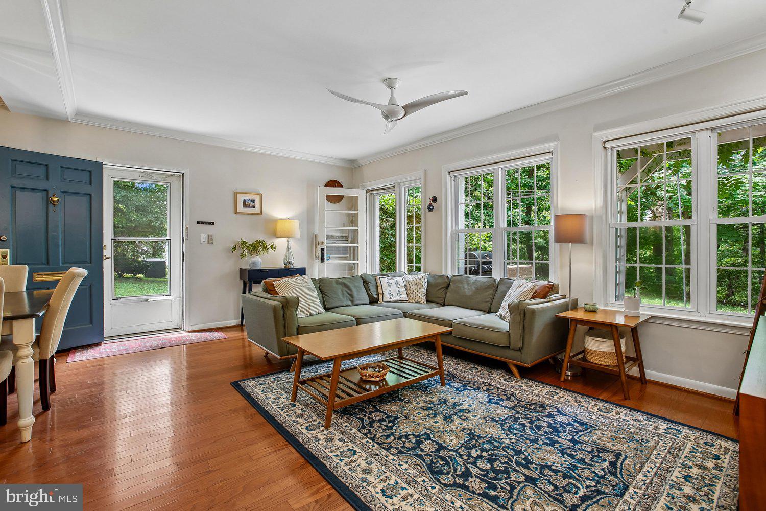 3376 Gunston Road, Unit 3376 Alexandria, VA 22302 - Photo 7 of 49 Living Room