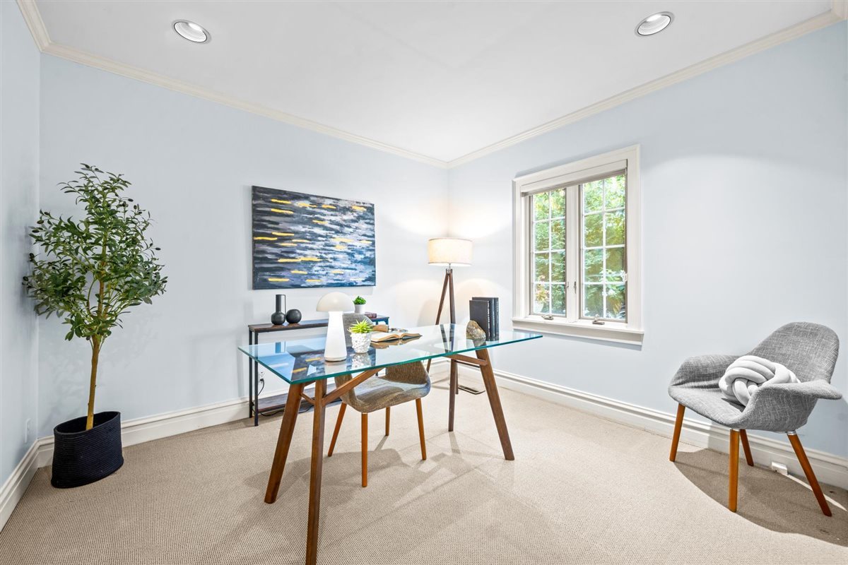 299 Vernon Avenue Glencoe, IL 60022 - Photo 14 of 42 a workspace with furniture and a potted plant