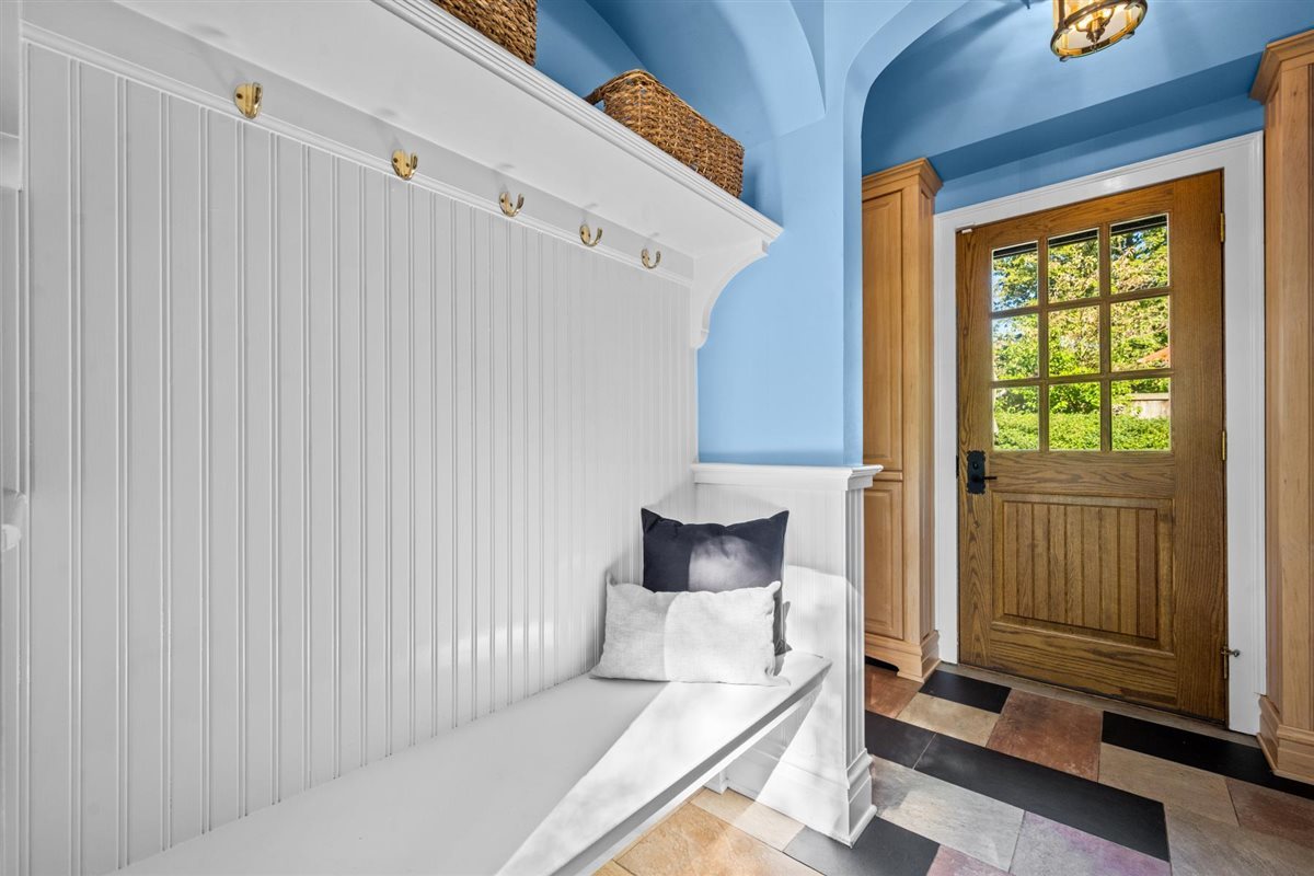 299 Vernon Avenue Glencoe, IL 60022 - Photo 17 of 42 a bedroom with a bed and a window