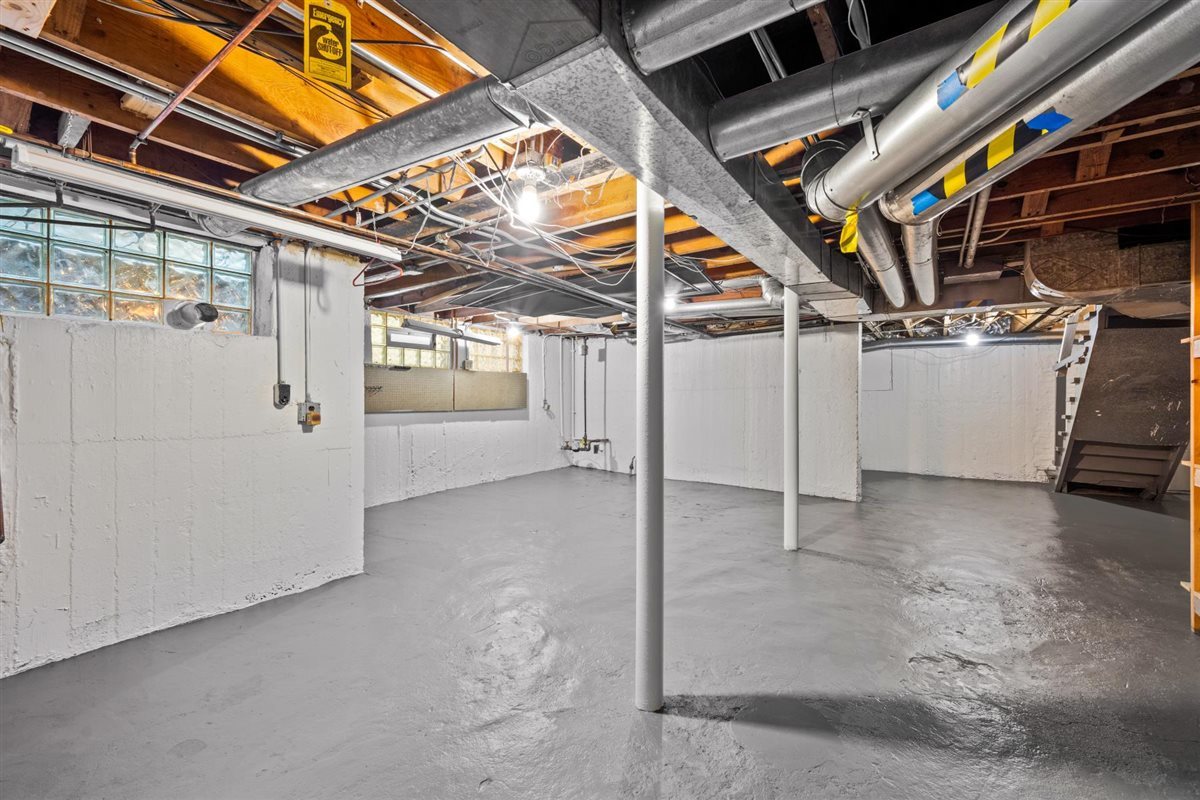 299 Vernon Avenue Glencoe, IL 60022 - Photo 31 of 42 a view of storage and utility room