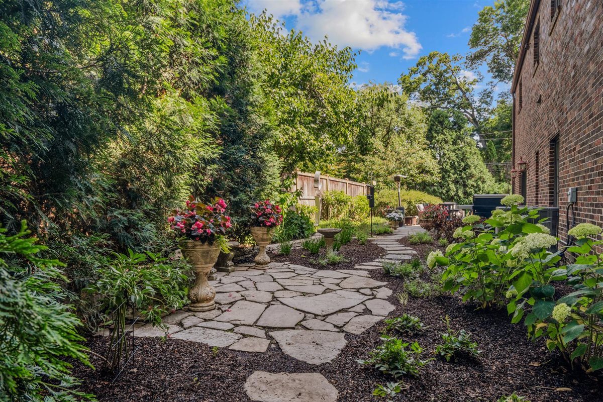 299 Vernon Avenue Glencoe, IL 60022 - Photo 35 of 42 a view of a garden with flowers
